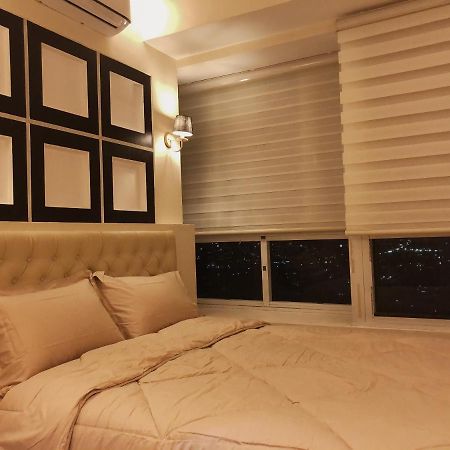 Hotel Ambiance, Spacious 2-Bedroom Condo in QC  Manila Esterno foto