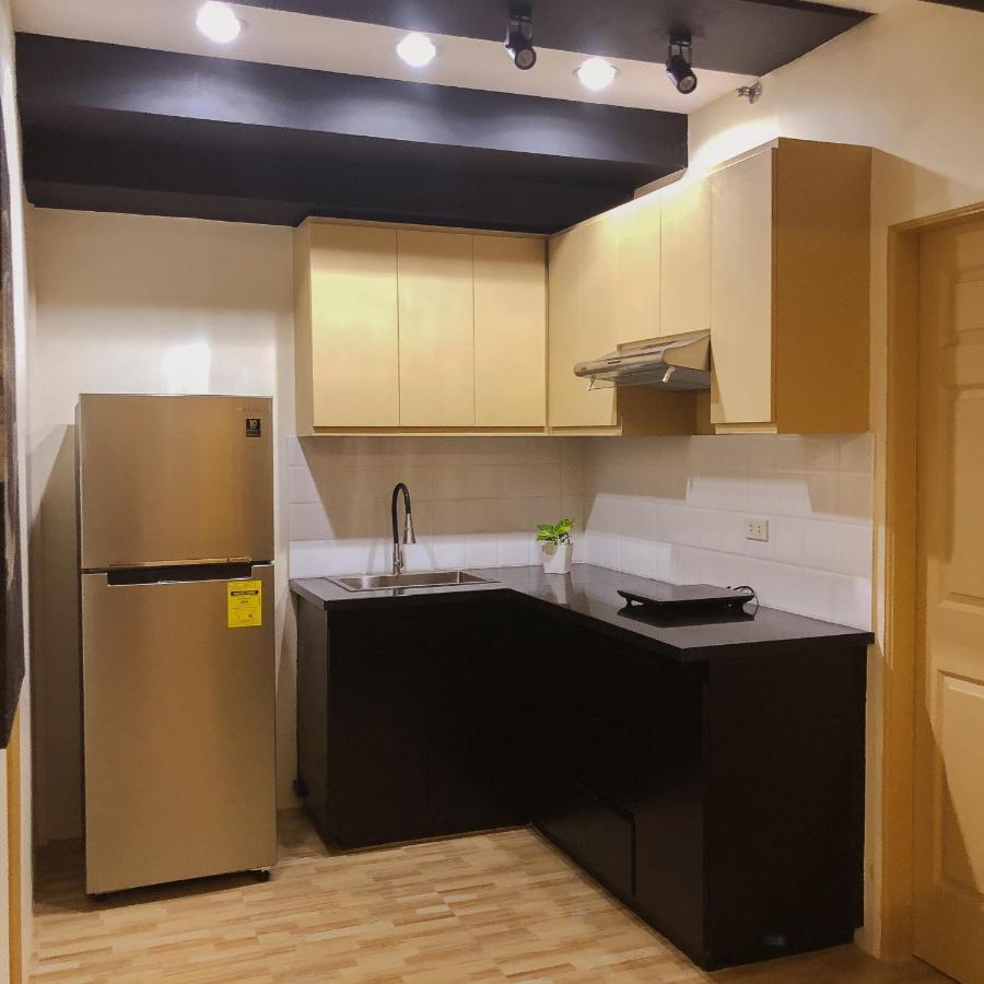 Hotel Ambiance, Spacious 2-Bedroom Condo in QC  Manila Esterno foto