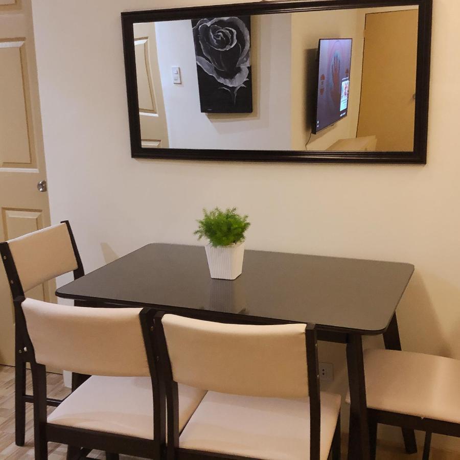 Hotel Ambiance, Spacious 2-Bedroom Condo in QC  Manila Esterno foto