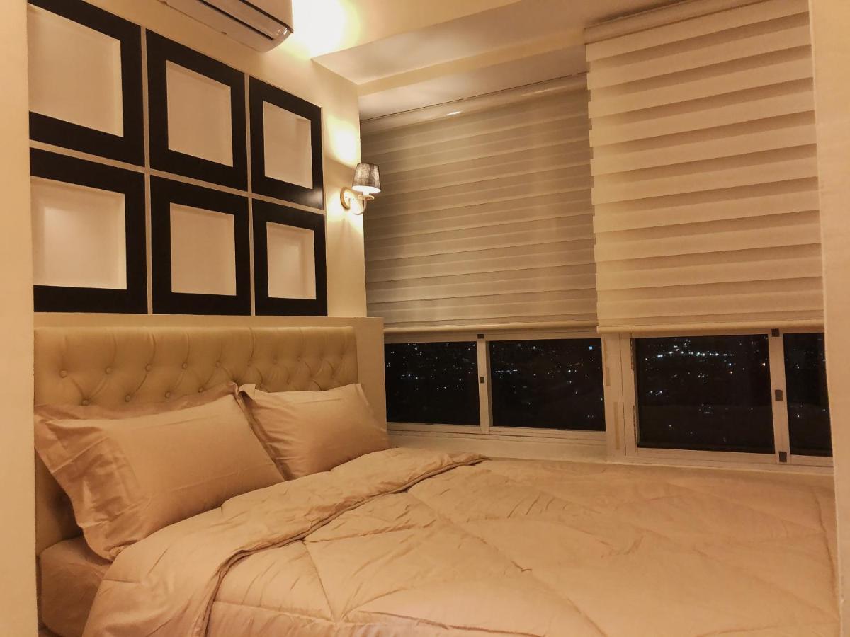 Hotel Ambiance, Spacious 2-Bedroom Condo in QC  Manila Esterno foto