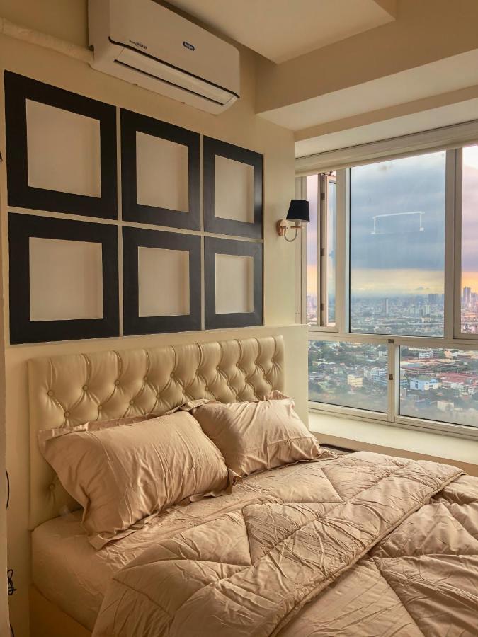 Hotel Ambiance, Spacious 2-Bedroom Condo in QC  Manila Esterno foto