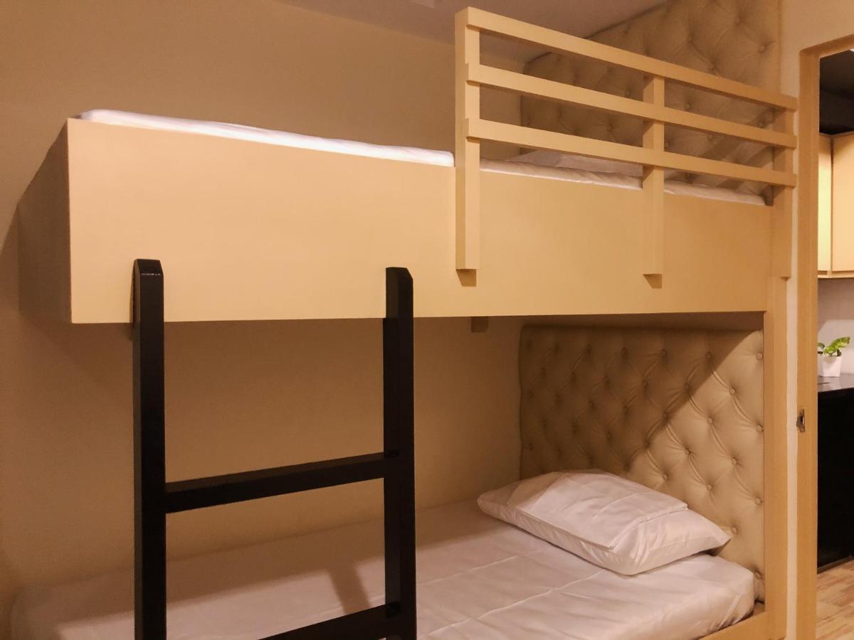 Hotel Ambiance, Spacious 2-Bedroom Condo in QC  Manila Esterno foto