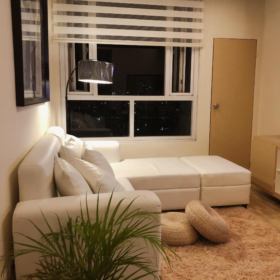 Hotel Ambiance, Spacious 2-Bedroom Condo in QC  Manila Esterno foto